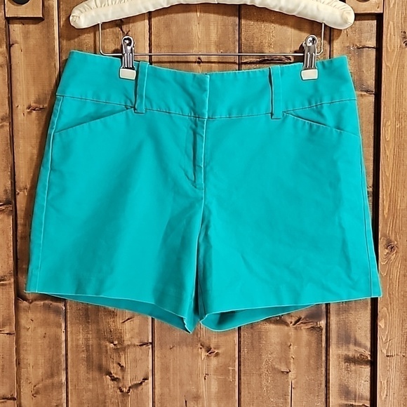 Ann Taylor Pants - Ann Taylor Signature Green Cotton Stretch 4" Flat Front Shorts Size 6